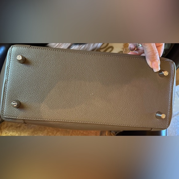 Gorgeous Christian Louboutin Eloise Tassel Hobo Shoulder Bag - Picture 14 of 16